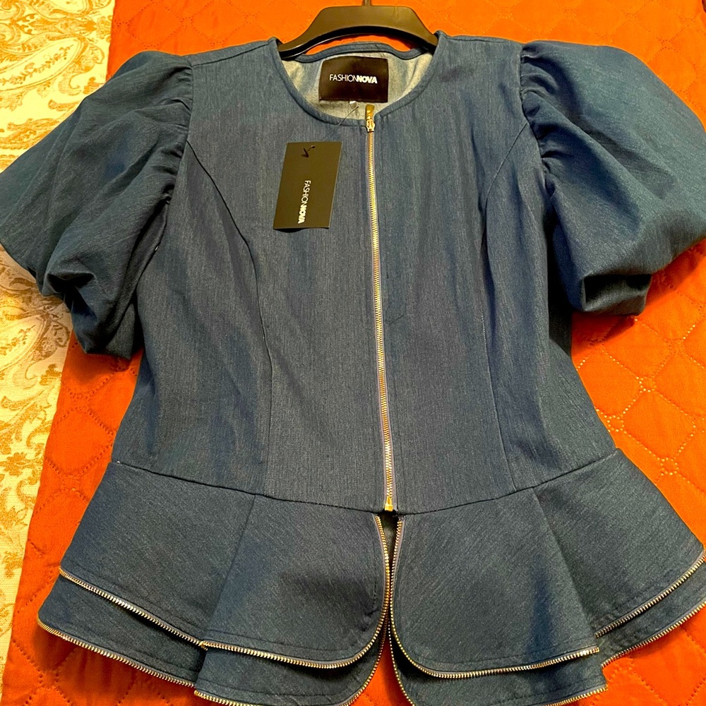 Blue Jean peplum top, new with tags!